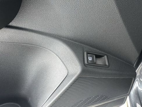 Used 2024 Volkswagen Taos SE w/ Panoramic Sunroof Package image 20