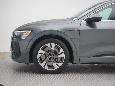 Used 2022 Audi e-tron Premium image 2