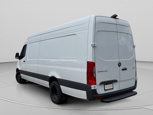 Used 2024 Mercedes-Benz Sprinter 4500 image 3