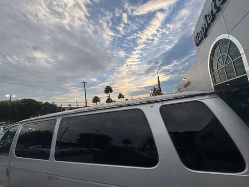 Used 2006 Ford E-350 and Econoline 350 XLT RWD image 47