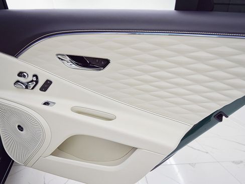 Certified 2022 Bentley Flying Spur V8 AWD/4WD image 31