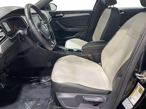 Used 2019 Volkswagen Jetta R-Line w/ R-Line Cold Weather Package FWD image 16