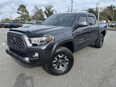 Used 2022 Toyota Tacoma TRD Off-Road image 3
