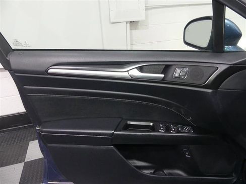 Used 2019 Ford Fusion Titanium image 18