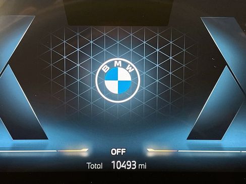 Used 2025 BMW 330i Sedan w/ M Sport Package RWD image 11