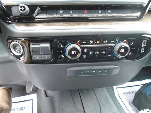 Used 2025 Chevrolet Silverado 3500 LT w/ Convenience Package AWD/4WD image 9