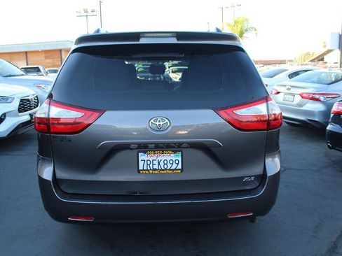 Used 2016 Toyota Sienna XLE FWD image 6