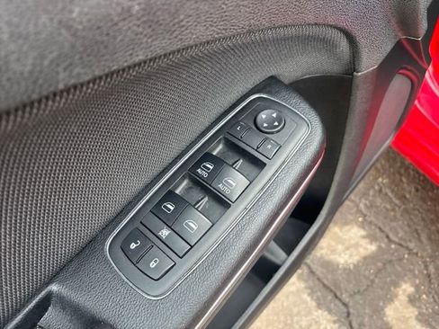 Used 2017 Dodge Charger SE image 12