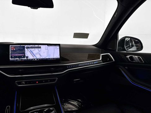Used 2024 BMW X7 xDrive40i w/ Executive Package image 32