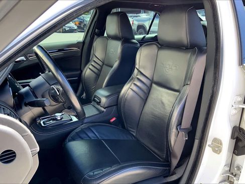Used 2023 Chrysler 300 C RWD image 11