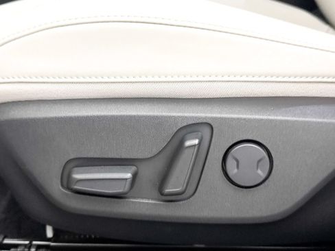 Certified 2025 Kia Niro EX Touring FWD image 28