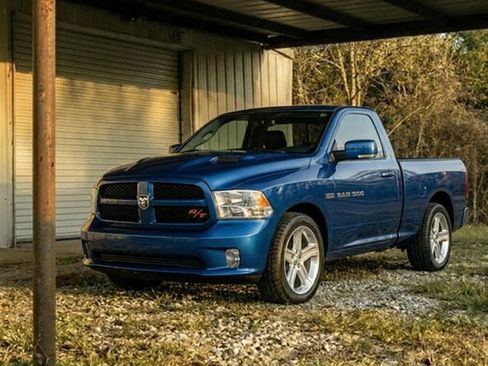 Used 2011 RAM 1500 R/T w/ Remote Start & Security Group RWD image 2