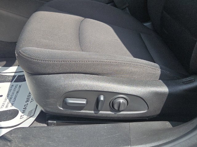 Used 2018 Chevrolet Malibu LT w/ Driver Confidence Package FWD image 12