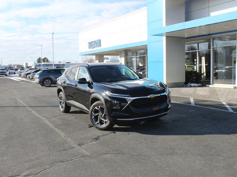 New 2026 Chevrolet Trax LT image 2