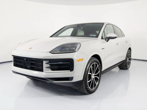 Certified 2026 Porsche Cayenne E-Hybrid Coupe AWD/4WD image 11