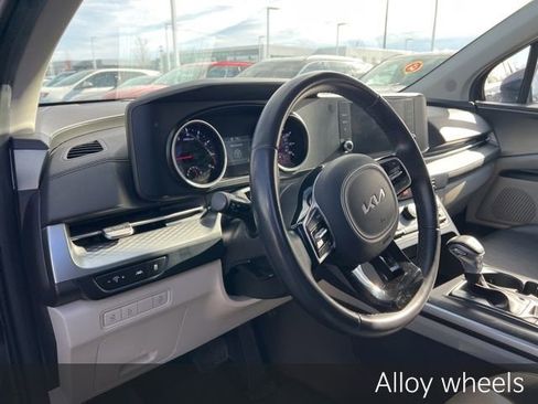 Certified 2024 Kia Carnival LX image 10