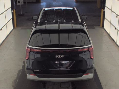 Used 2026 Kia Carnival EX image 10