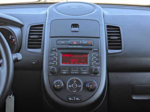 Used 2013 Kia Soul + image 18