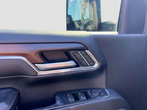 Used 2024 GMC Sierra 2500 Denali w/ Denali Reserve Package image 9