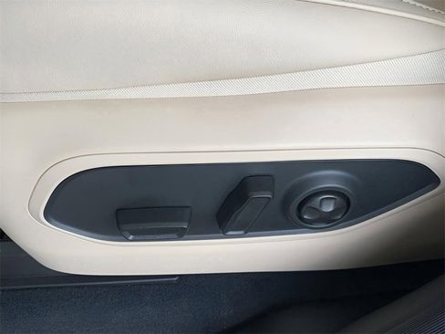 Used 2025 Jeep Grand Cherokee Limited image 28