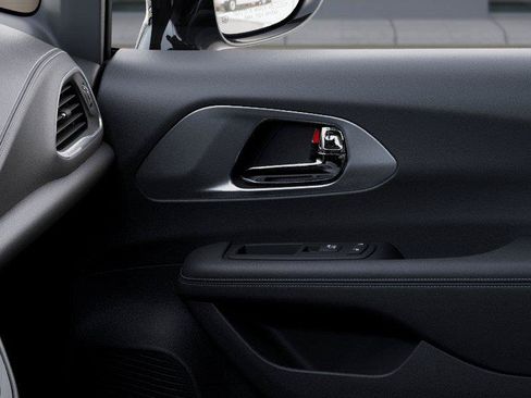 New 2027 Chrysler Pacifica Limited FWD image 25