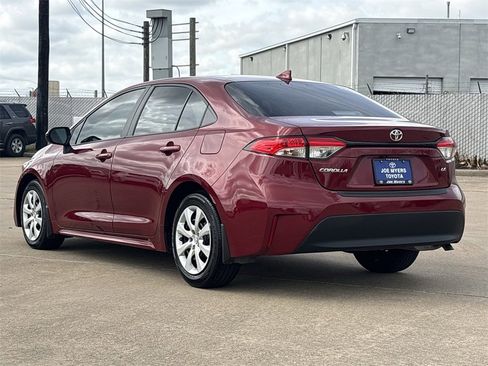 Used 2025 Toyota Corolla LE image 7