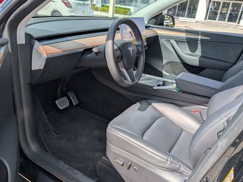 Used 2025 Tesla Model Y Long Range RWD image 11