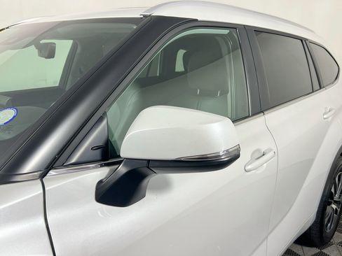 Used 2026 Toyota Highlander XLE AWD/4WD image 12