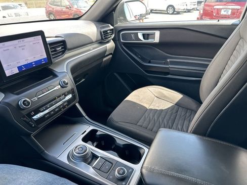 Used 2020 Ford Explorer XLT w/ Comfort Package image 15