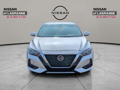Used 2020 Nissan Sentra SV image 2