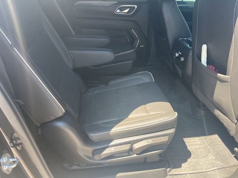 Used 2022 GMC Yukon XL SLT w/ SLT Premium Package RWD image 8