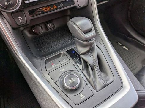 Used 2019 Toyota RAV4 LE image 13