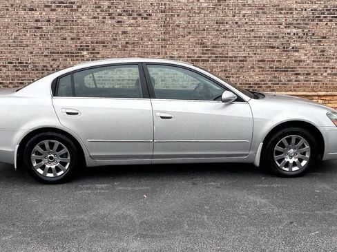 Used 2005 Nissan Altima 2.5 SL w/ (G02) SL Pkg image 5