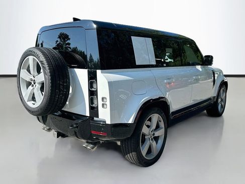 Used 2025 Land Rover Defender 110 V8 AWD/4WD image 5