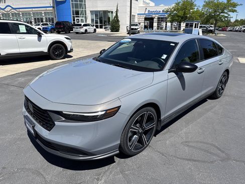 Used 2023 Honda Accord Sport image 3