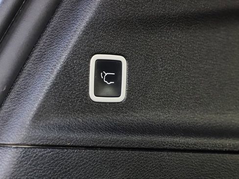 Used 2020 Chrysler Pacifica Touring-L w/ Advanced Safetytec Group image 9