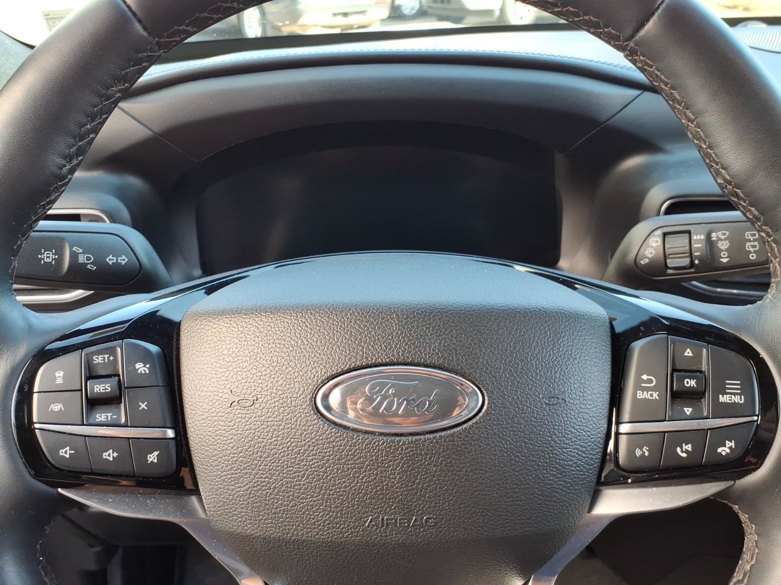 Certified 2023 Ford Explorer Platinum w/ Technology Package AWD/4WD image 19