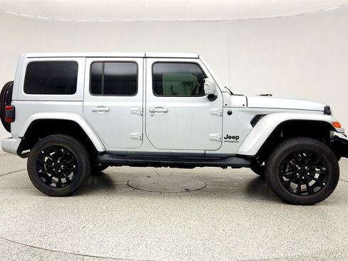 Used 2022 Jeep Wrangler Unlimited Sahara AWD/4WD image 4