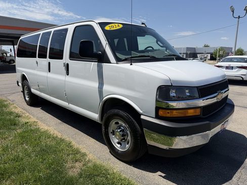 Used 2024 Chevrolet Express 3500 LT w/ LT Preferred Equipment Group RWD image 6