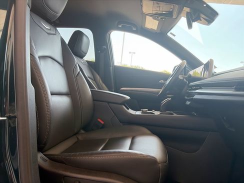 Used 2025 Cadillac XT4 Premium Luxury AWD/4WD image 29