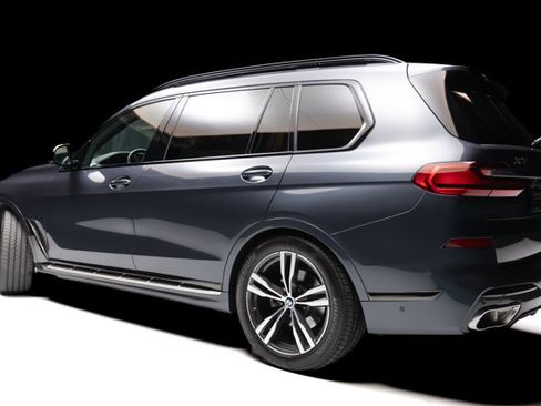 Used 2021 BMW X7 xDrive40i w/ M Sport Package AWD/4WD image 29