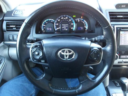 Used 2013 Toyota Camry XLE w/ Leather Pkg FWD image 15