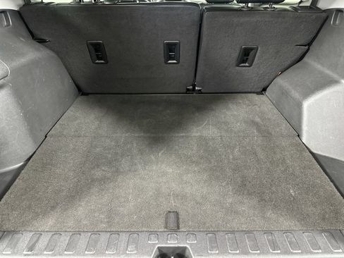 Used 2023 GMC Terrain SLT AWD/4WD image 28