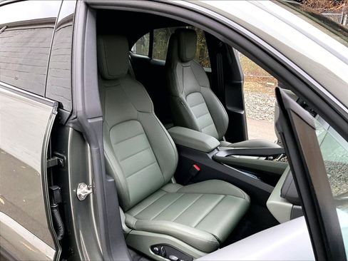 New 2025 Porsche Macan 4S Electric image 10