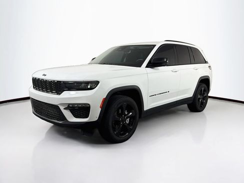 Used 2023 Jeep Grand Cherokee Limited w/ Luxury Tech Group II AWD/4WD image 3