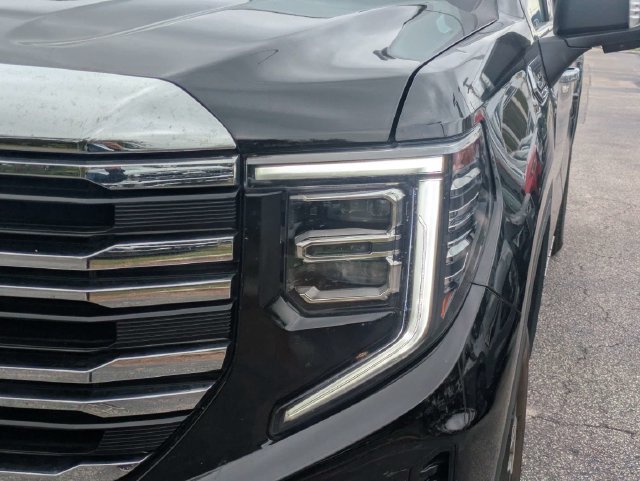 Used 2025 GMC Sierra 1500 SLT AWD/4WD image 10