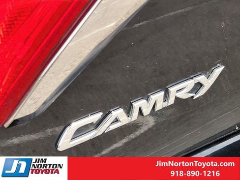 Used 2016 Toyota Camry SE FWD image 13