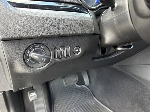 Used 2021 Chrysler 300 S image 17