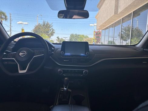 Used 2025 Nissan Altima 2.5 SV FWD image 29