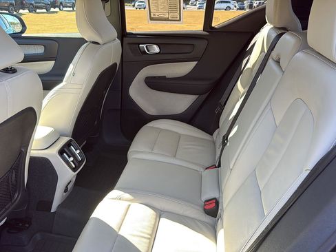 Used 2023 Volvo XC40 B5 Plus w/ Protection Package Premier image 25